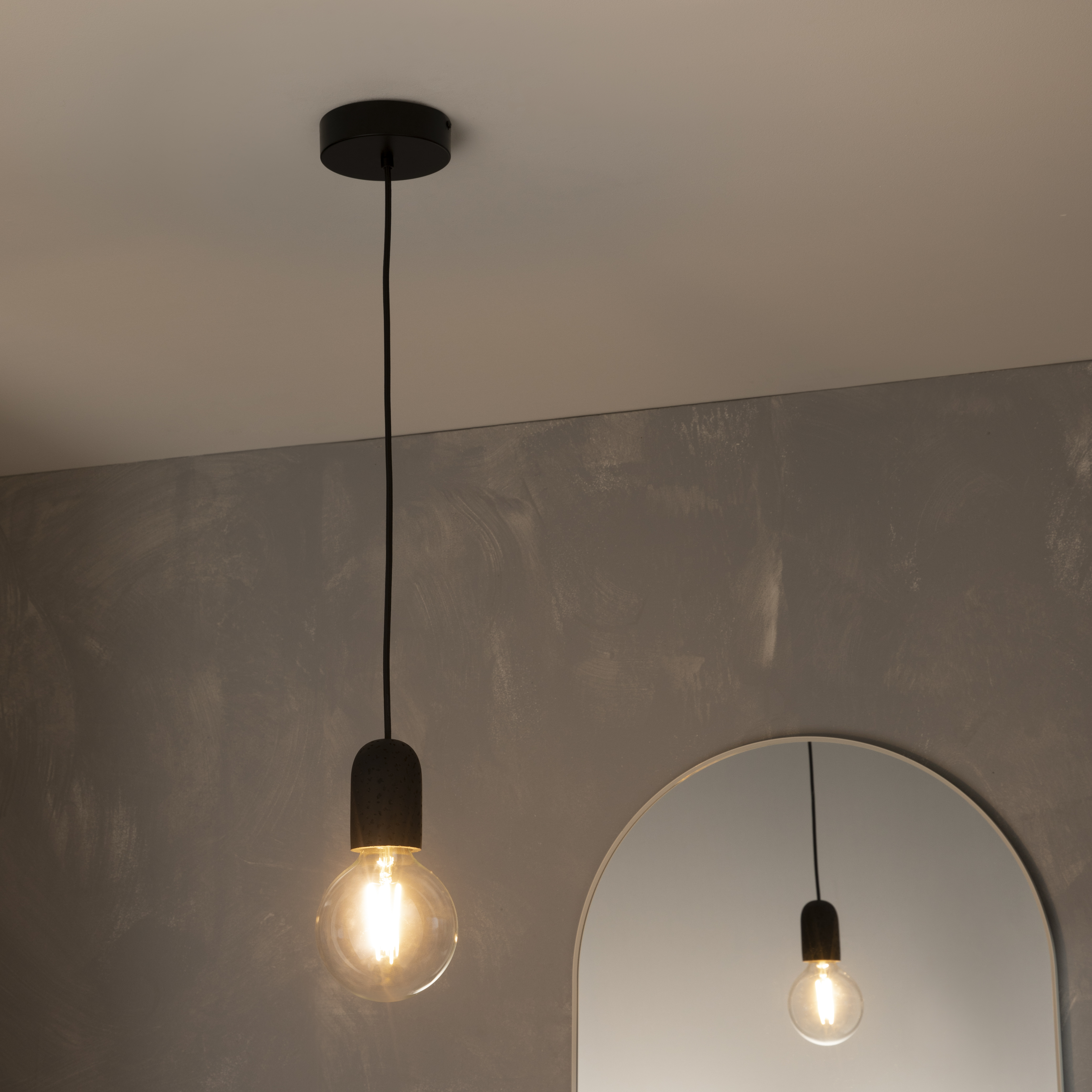 Lampa wisząca Rood czarna E27 Inspire