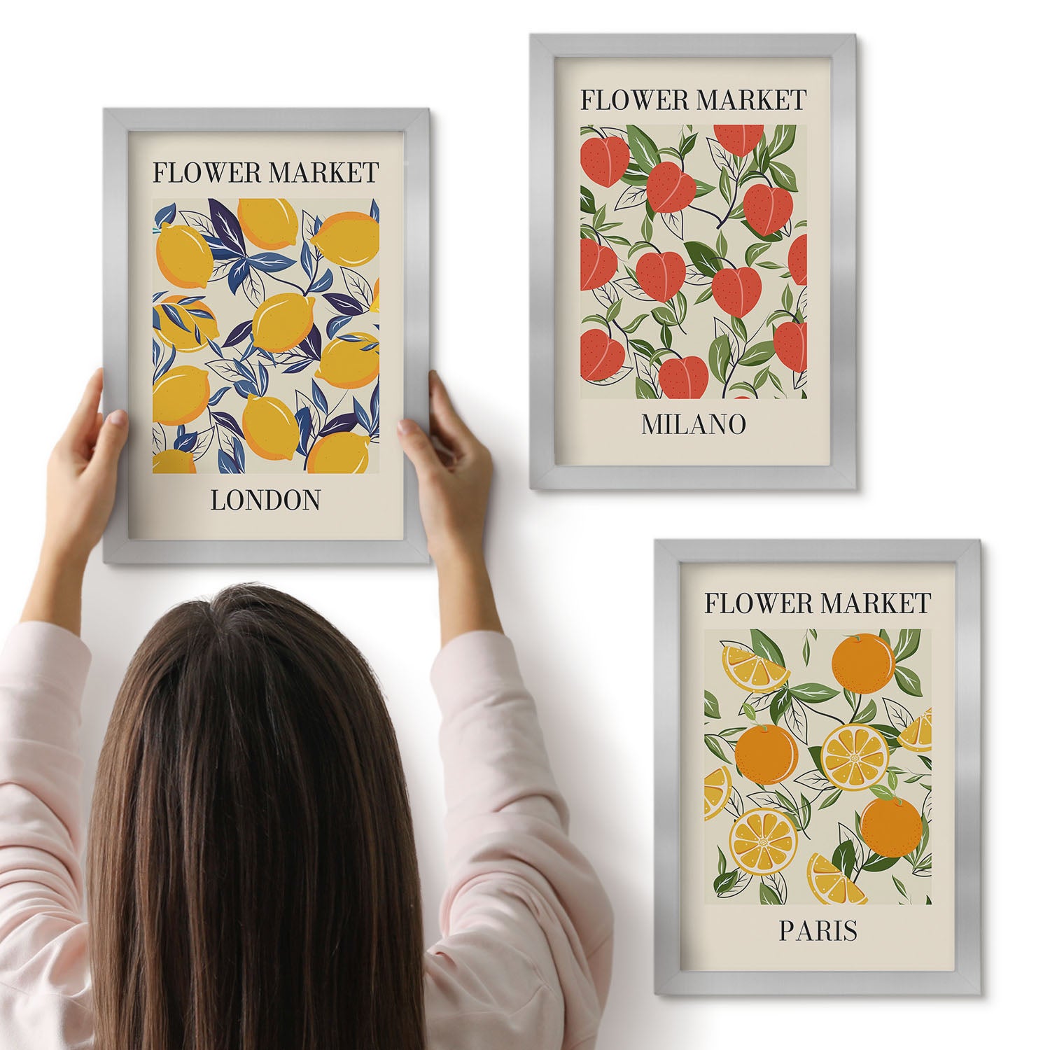 Galeria ścienna 3-częściowy komplet obrazów w srebrnych ramach - Kwiatowe postery w Londynie Mediolanie i Paryżu - ArtPrintCave