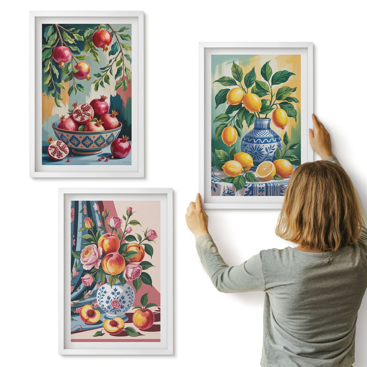 Galeria ścienna 3-częściowy komplet obrazów w białych ramach - Malowane kwiaty i owoce w wazonach - ArtPrintCave