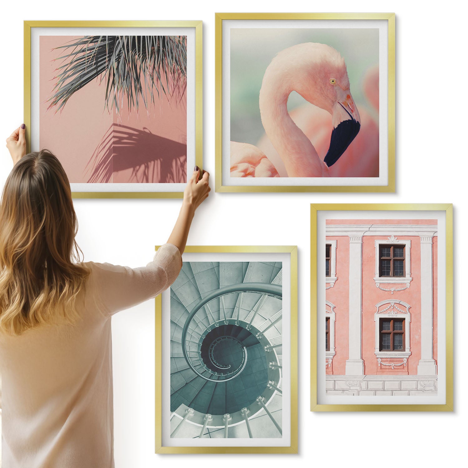 Galeria ścienna 4-częściowy komplet obrazów w złotych ramach - Architektura w pastelowych odcieniach i wzory spiralne - ArtPrintCave