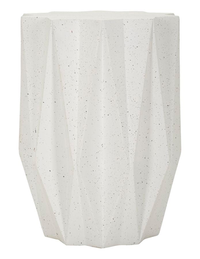 Nowoczesny stolik kawowy Star w kolorze kremowym MGO Ø 38,5 x 53 cm – fasetowana geometria i rzeźbiarski design z efektem kamienia