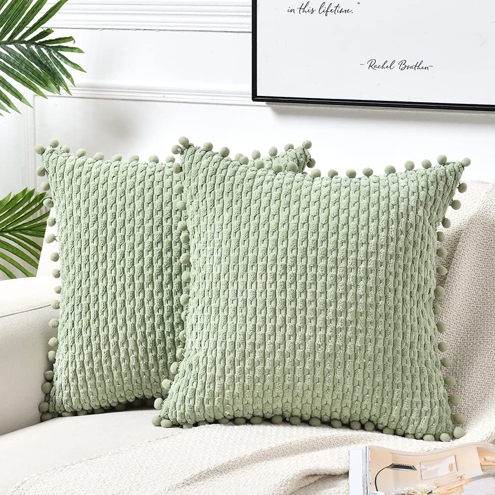 Zestaw 2 poszewek na poduszki z aksamitu 30x50cm, szałwiowa zieleń, ozdoba z pomponami, poszewka dekoracyjna na sofę i pokój (bez wypełnienia)