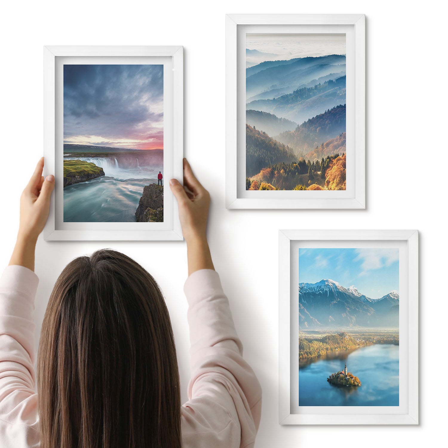 Galeria ścienna 3-częściowy komplet obrazów w białych ramach - Malownicze krajobrazy górskie i wodospady w naturze - ArtPrintCave