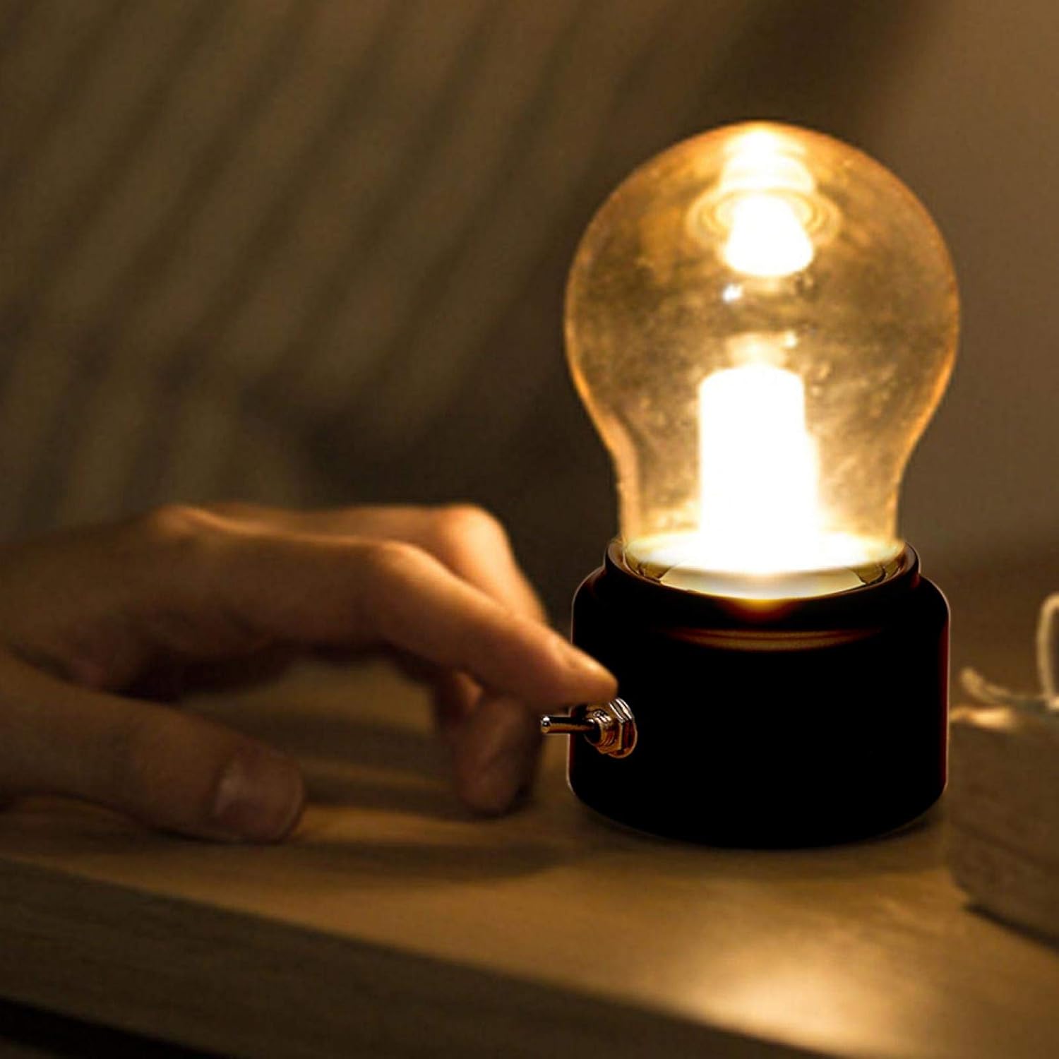 Retro lampka nocna LED, lampka nocna w kształcie żarówki, retro lampka nocna ładowana przez USB (czarna)