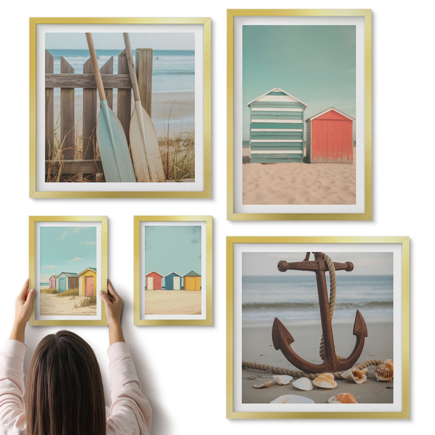 Galeria ścienna 5-częściowy komplet obrazów w złotych ramach - Stylowe domki plażowe z elementami morskimi i akcesoriami - ArtPrintCave