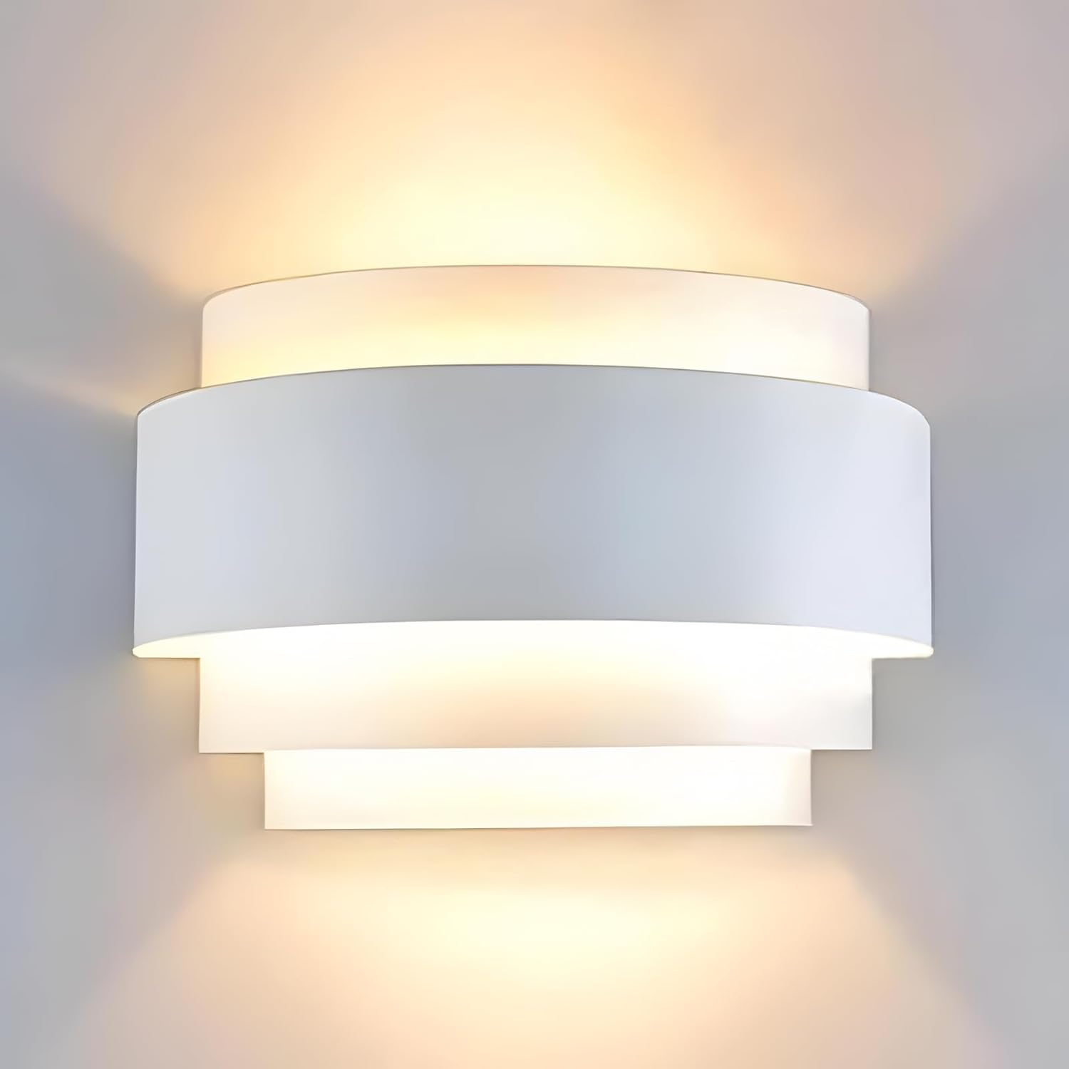 Nowoczesna lampa ścienna do wnętrz, w kształcie półksiężyca, wykonana z białego metalu, idealna na schody, korytarze i do kin domowych (1 sztuka).
