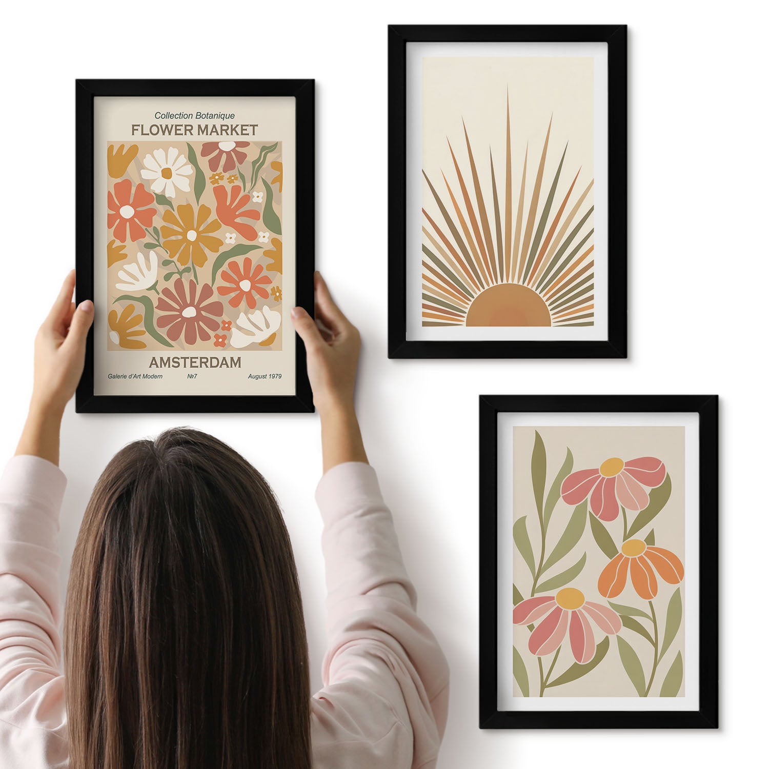 Galeria ścienna 3-częściowy komplet obrazów w czarnych ramach - Kwiaty w pastelowych kolorach z promieniami słońca - ArtPrintCave