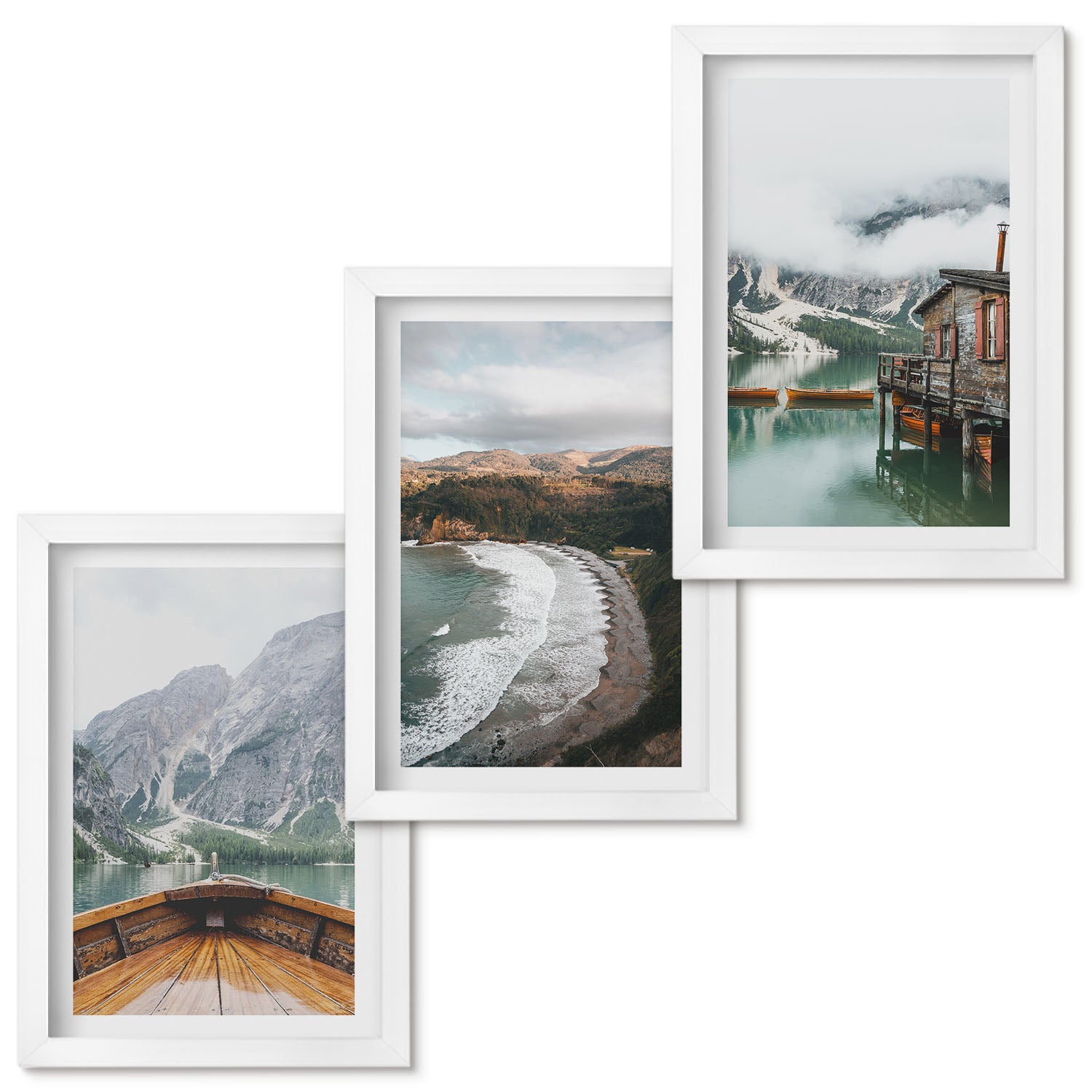 Zestaw obrazów w ramie - 3 części | Widok gór nad jeziorem z łodzią i plażą pejzaże | Biała ramka