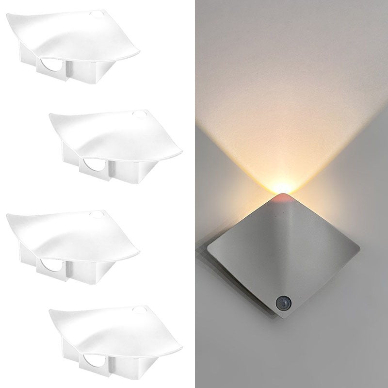 Lampka nocna LED do korytarzy schodowych, 4-częściowa, ładowalna, ciepłe światło [biała obudowa + czujnik nocny].