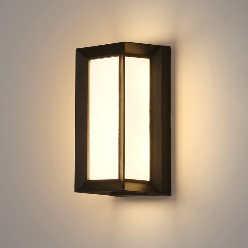 Zewnętrzna lampa ścienna LED, wodoodporna IP65, idealna na tarasy, ogrody, wille i korytarze. Neutralne białe światło 4500K.