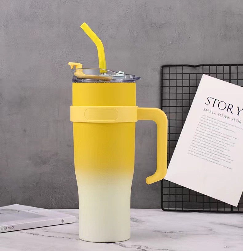 Stylowy i pojemny, żółty, izolowany kubek o pojemności 1250 ml (40 uncji), idealny do aktywności na świeżym powietrzu, ze zintegrowaną słomką i klips