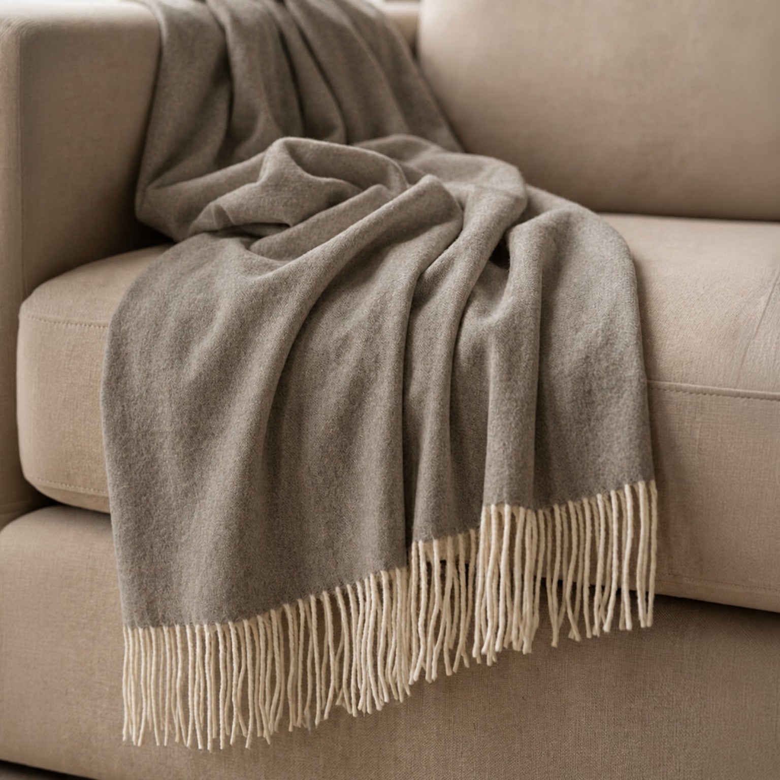 Koc 130x170 cm z Mieszanki Bawełny Taupe | Lekki Koc 250 g/m² na Sofę i Łóżko