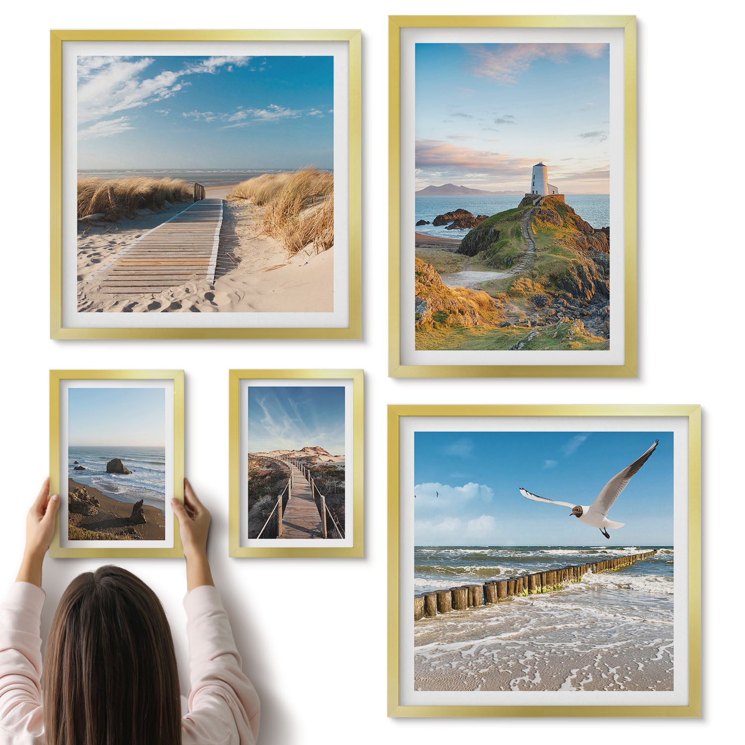 Galeria ścienna 5-częściowy komplet obrazów w złotych ramach - Nadmorskie widoki z latarniami i plażami w tle - ArtPrintCave