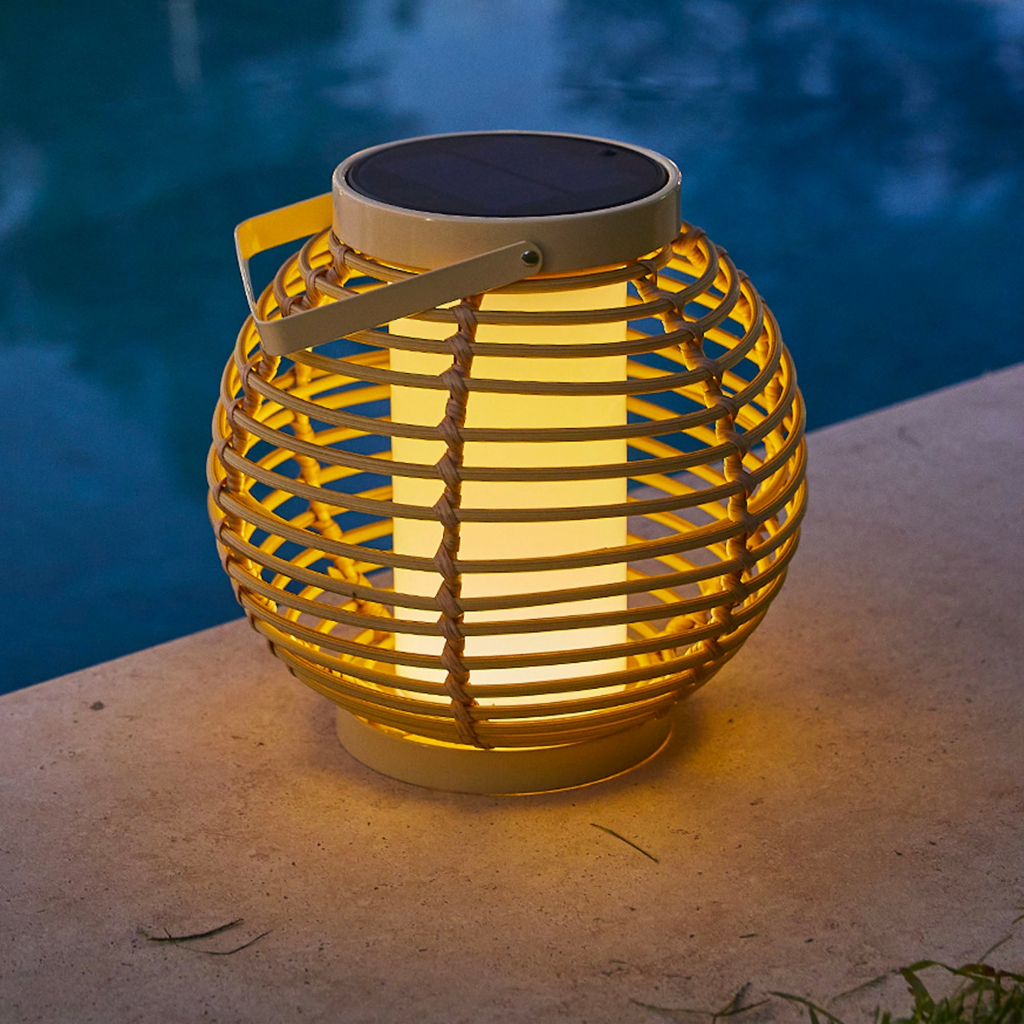 Latarnia solarna i akumulatorowa BEEHIVE H26cm