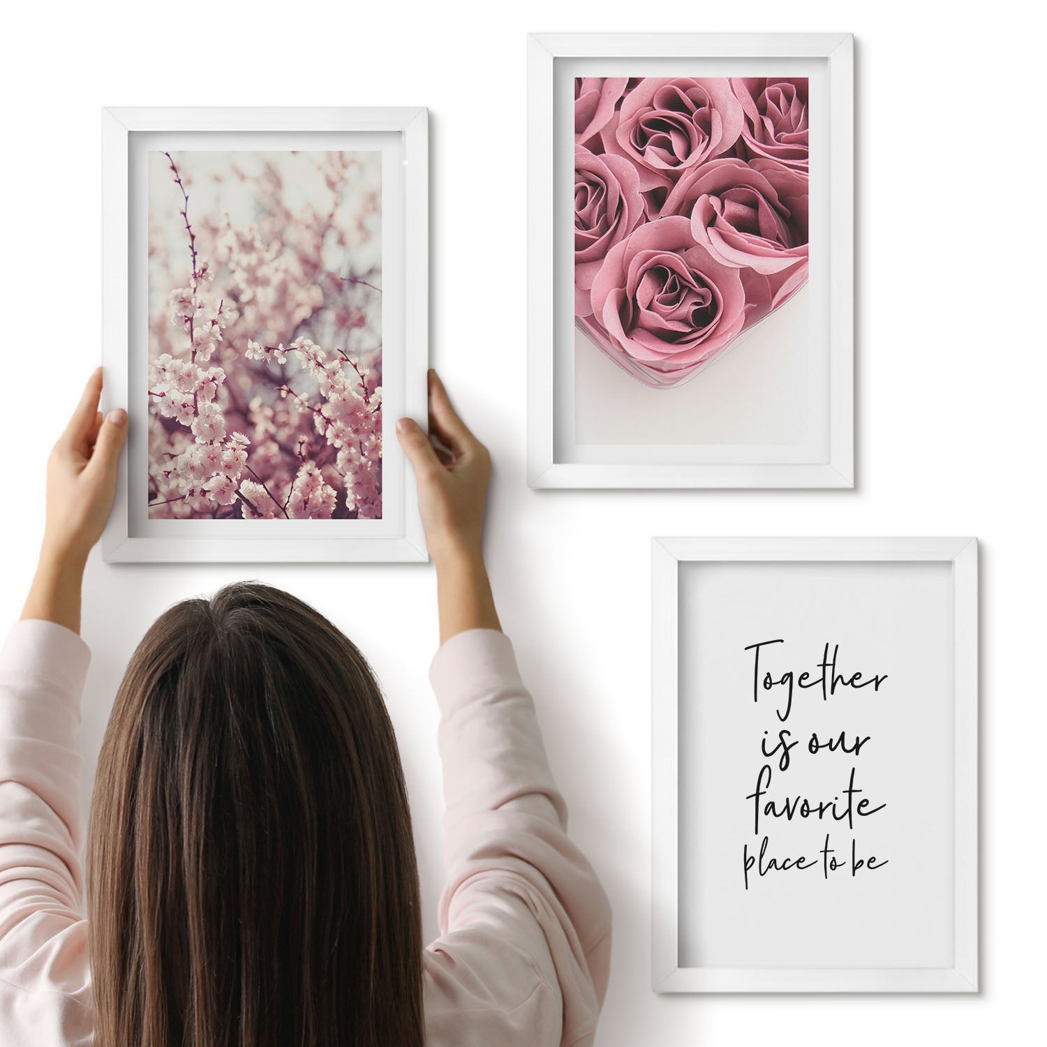 Galeria ścienna 3-częściowy komplet obrazów w białych ramach - Kwiaty i bukiety róż z domowym napisem - ArtPrintCave
