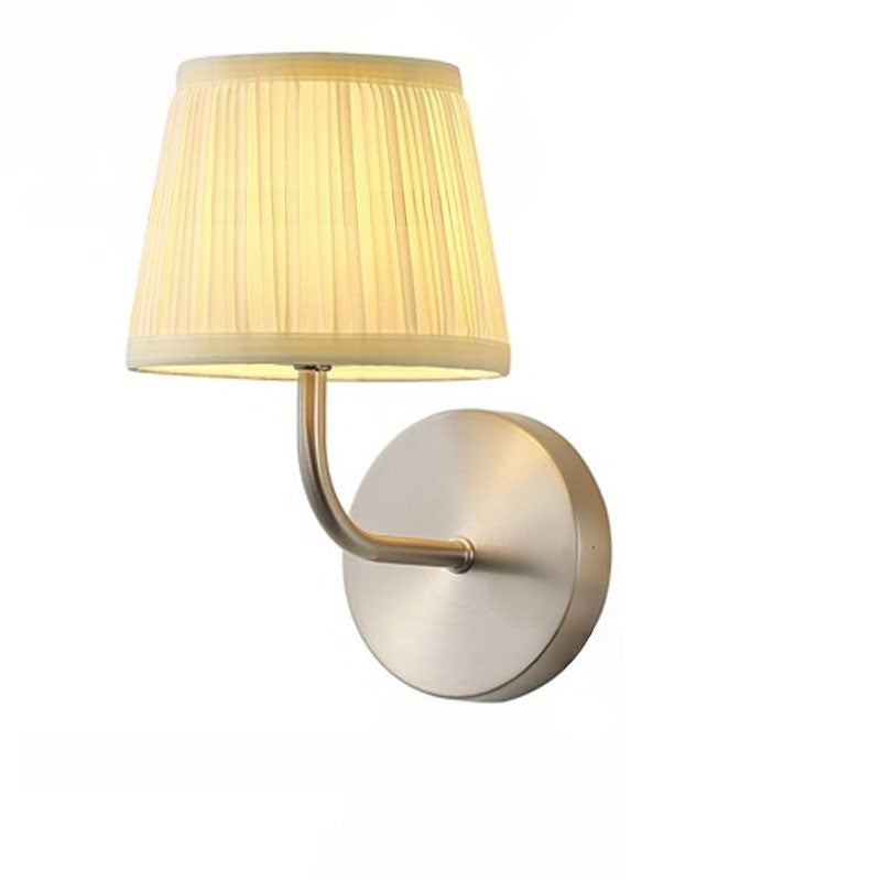 Wewnętrzna lampa ścienna nowoczesna lampa ścienna retro z lampą z tkaniny podstawa V i odpowiednia do przedpokoju sypialni i salonu srebrna