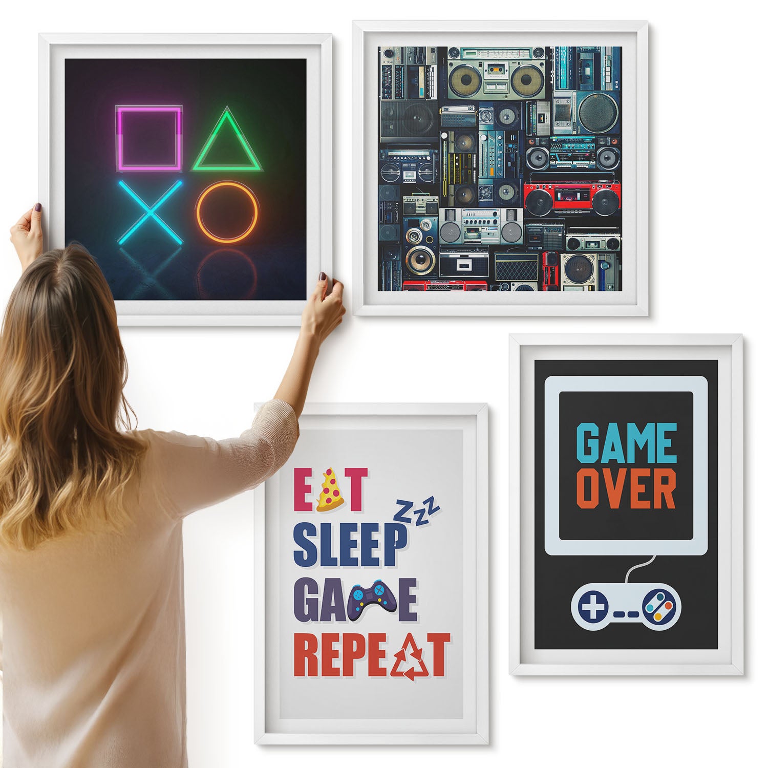 Galeria ścienna 4-częściowy komplet obrazów w białych ramach - Napisy dla gracza związane z rozrywką - ArtPrintCave