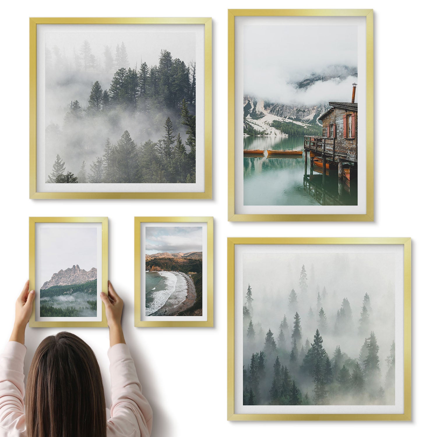 Galeria ścienna 5-częściowy komplet obrazów w złotych ramach - Górskie krajobrazy z domkami nad wodą i lasami - ArtPrintCave