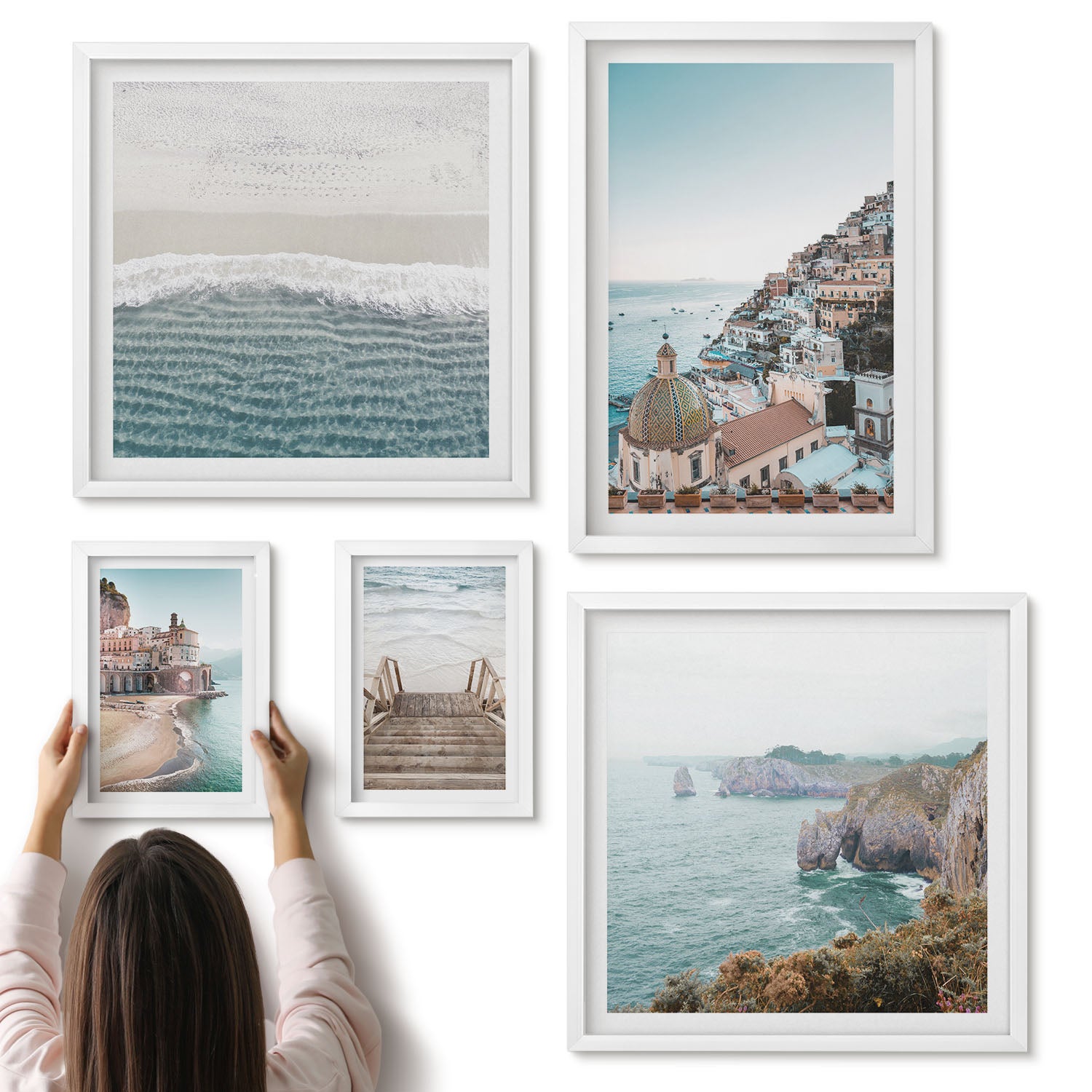 Galeria ścienna 5-częściowy komplet obrazów w białych ramach - Krajobrazy nadmorskie z urokliwymi miasteczkami i plażami - ArtPrintCave