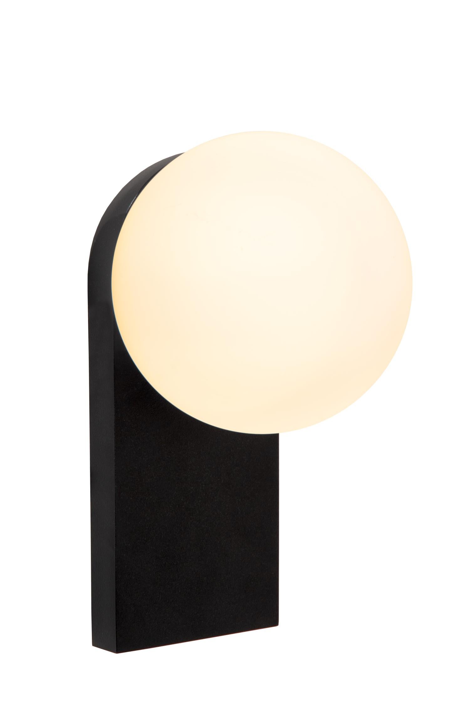 Kinkiet LED TASSA czarno-biały 10W ciepła 600lm szkło wym:21,8x14,2x17cm IP44 Lucide