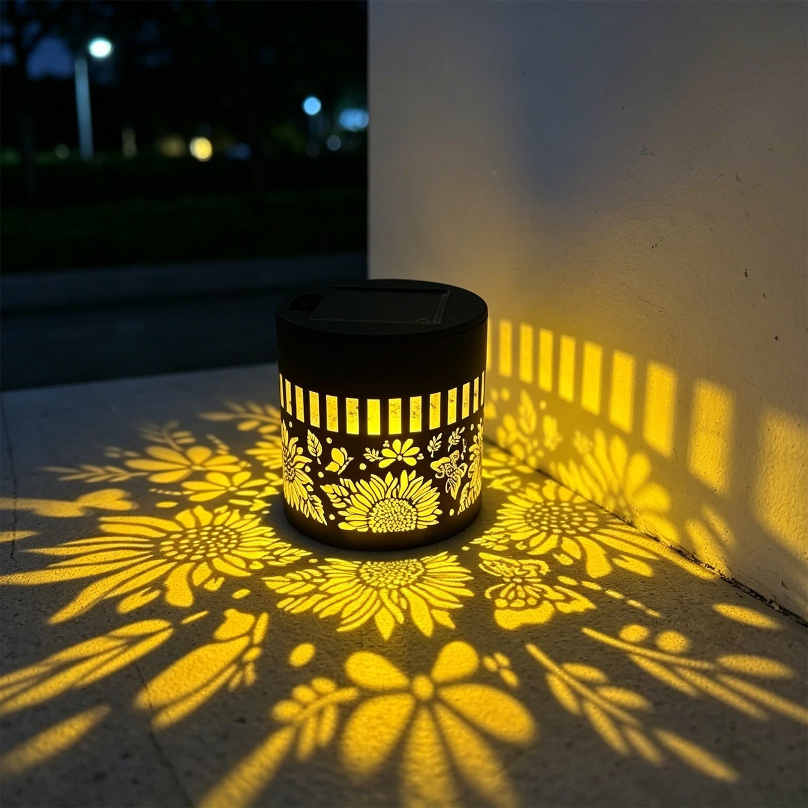 Kinkiet solarny Mandala, 1-elementowy Z-A Wodoodporna lampa zewnętrzna z efektownym wzorem do oświetlania słupków ogrodowych