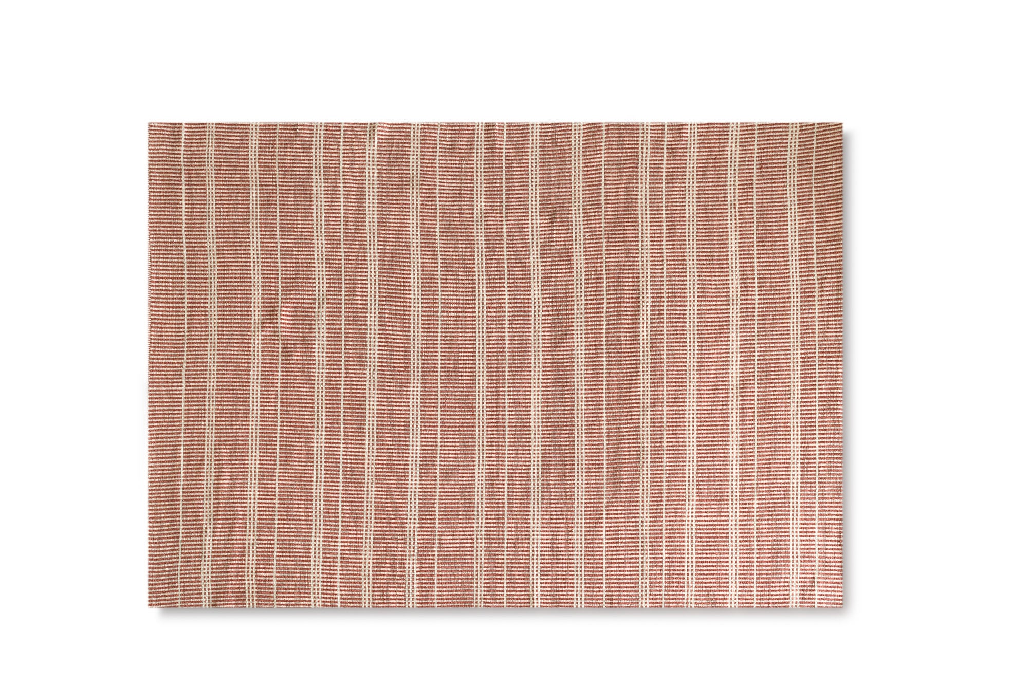 Czerwony bawełniany dywan w białe linie o wymiarach 175x235cm
