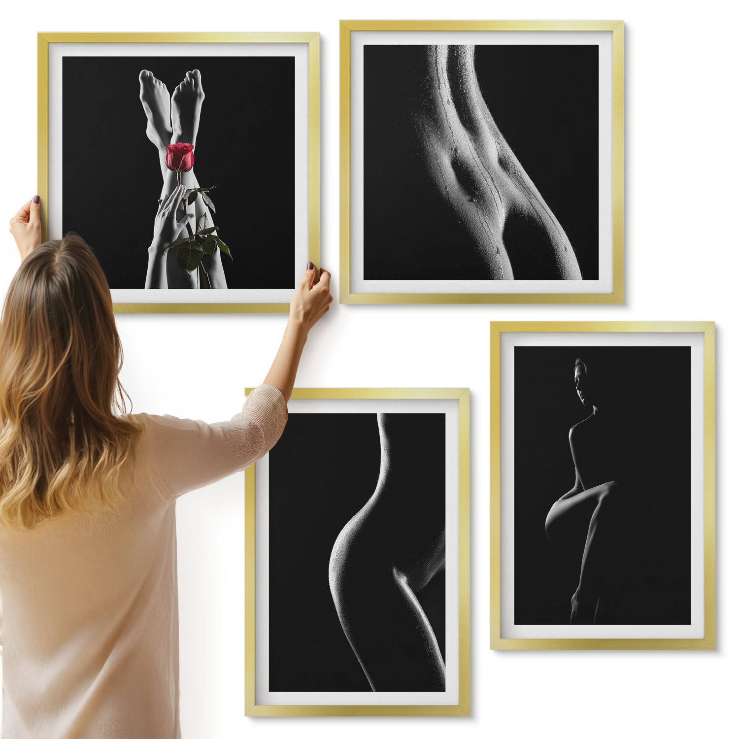 Galeria ścienna 4-częściowy komplet obrazów w złotych ramach - Czarno-białe kobiece sylwetki erotyka - ArtPrintCave