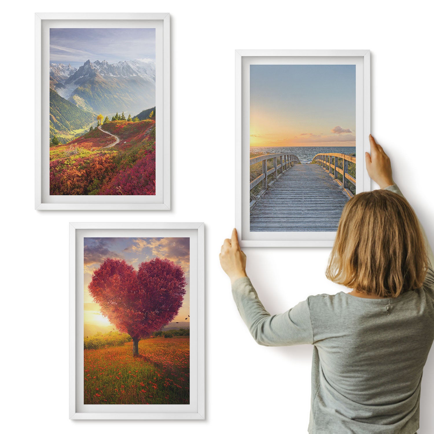 Galeria ścienna 3-częściowy komplet obrazów w białych ramach - Krajobrazy górskie drzewo w kształcie serca molo - ArtPrintCave