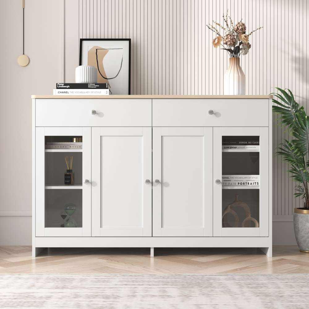 Elegancka komoda z czterema drzwiami, dwiema szufladami i szklanymi drzwiami, oferująca dużo miejsca do przechowywania w salonie i jadalni.