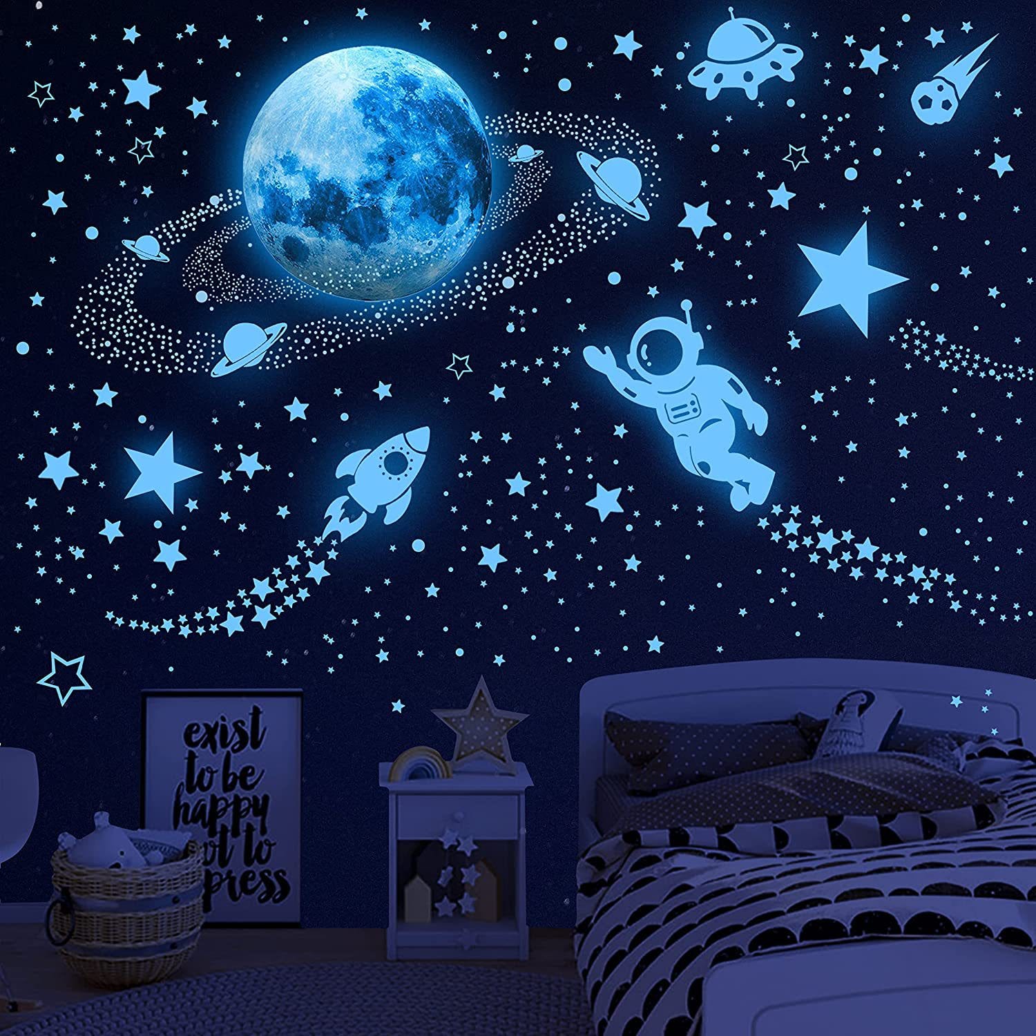 Naklejki świecące w ciemności z planetami, naklejki świecące w ciemności z gwiazdami, naklejki ścienne świecące w ciemności z galaktykami i astronaut
