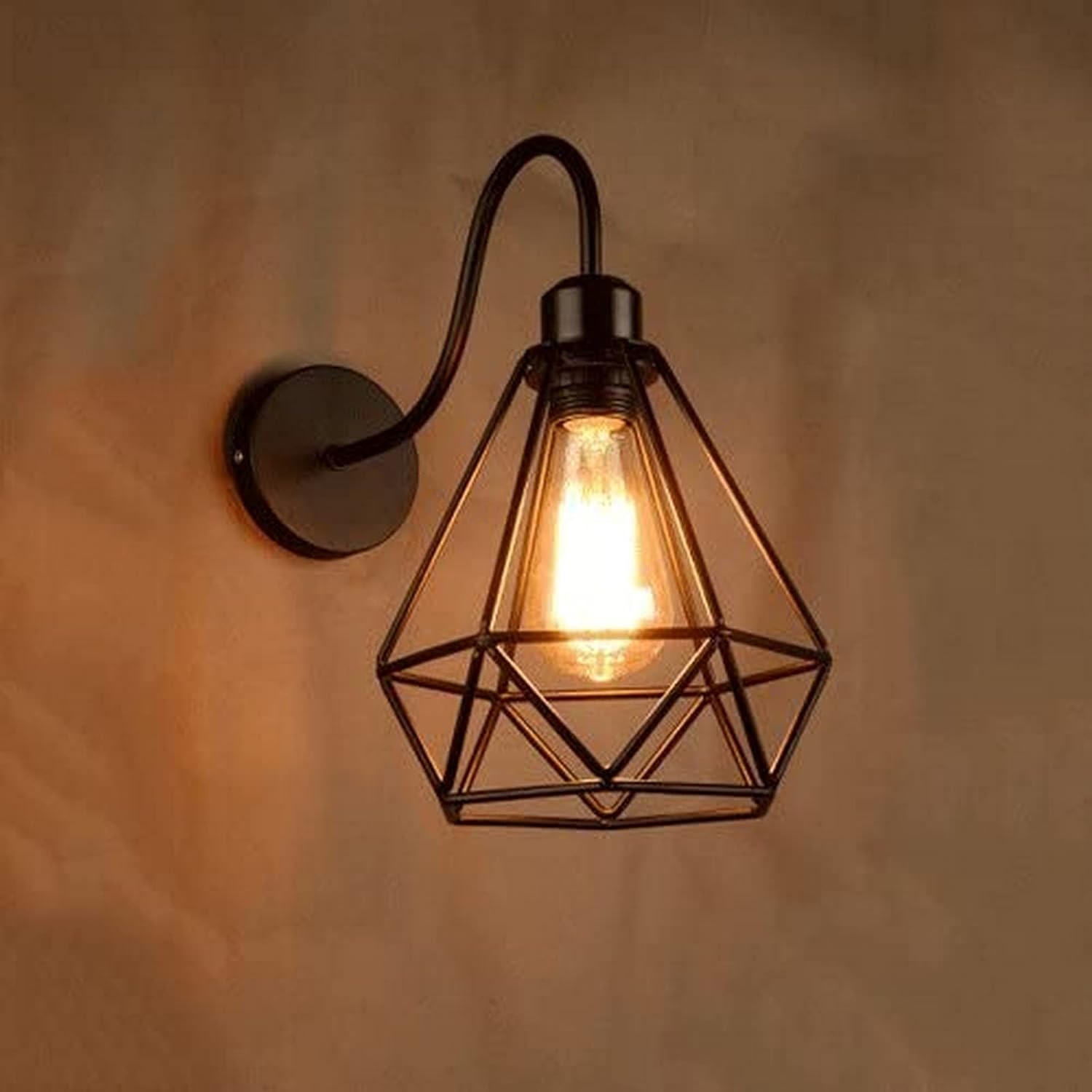 Ta lampa ścienna nawiązuje do amerykańskiego stylu retro industrialnego, dzięki czemu idealnie sprawdzi się w kawiarniach, korytarzach i innych podob
