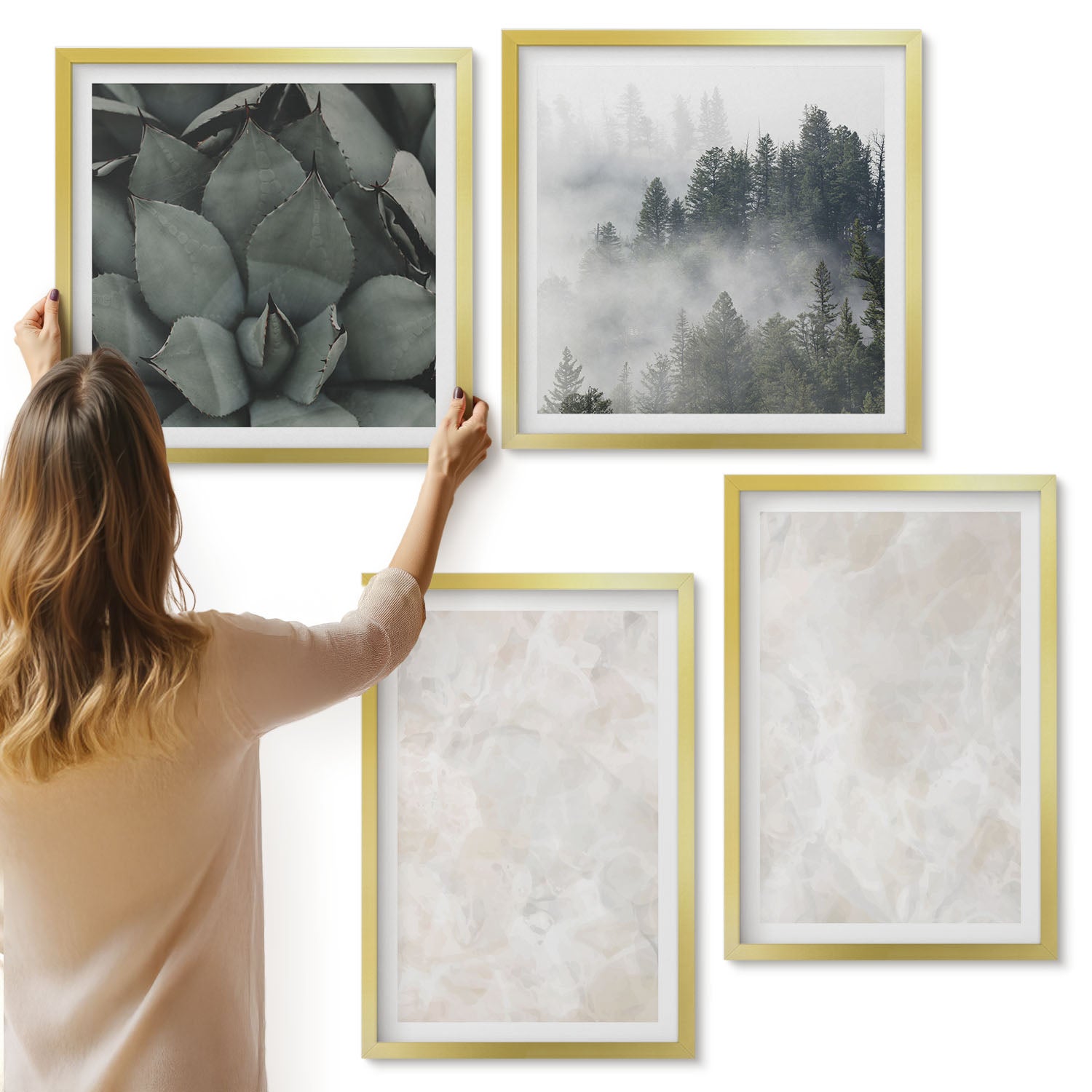 Galeria ścienna 4-częściowy komplet obrazów w złotych ramach - Kamienne pastelowe struktury białego marmuru - ArtPrintCave
