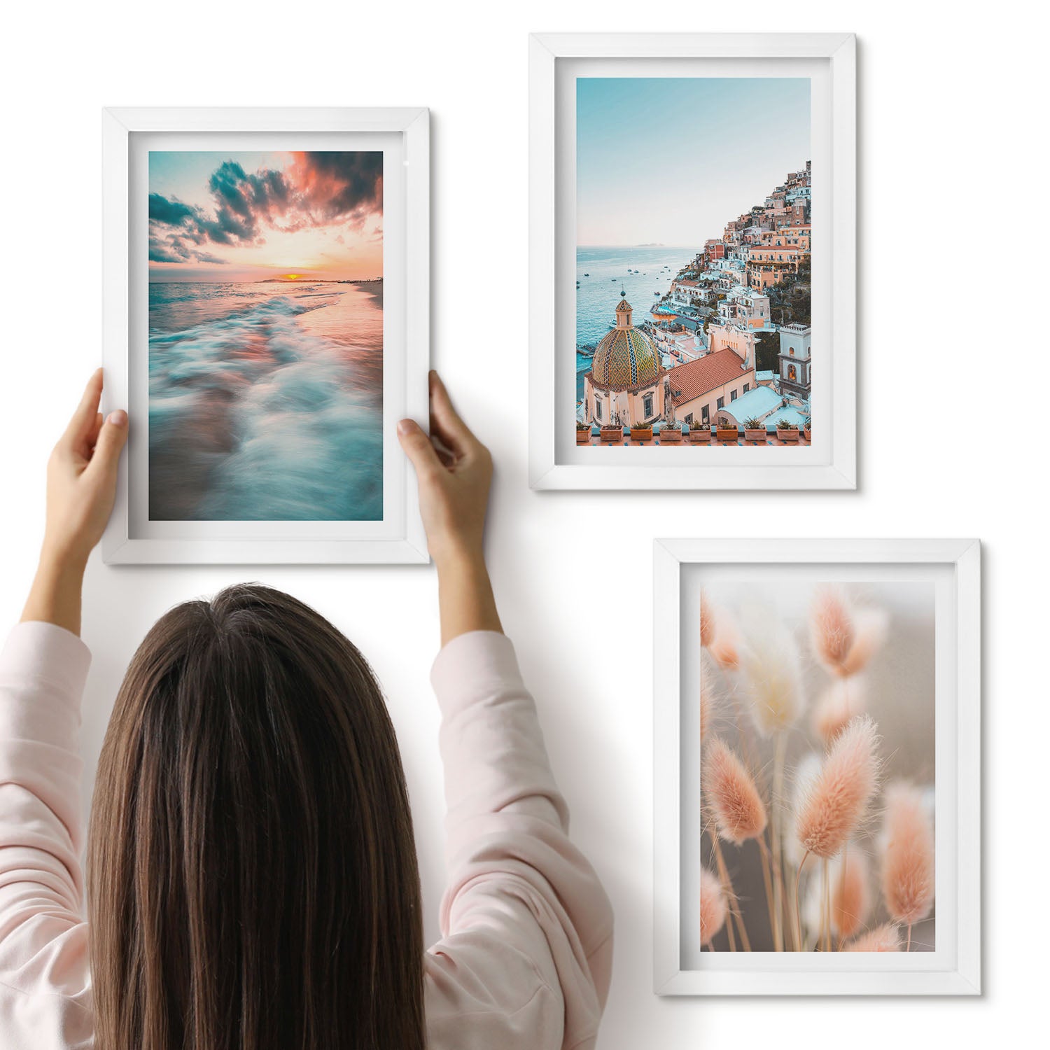Galeria ścienna 3-częściowy komplet obrazów w białych ramach - Widok morza zachód słońca kolorowe domy kwiaty - ArtPrintCave