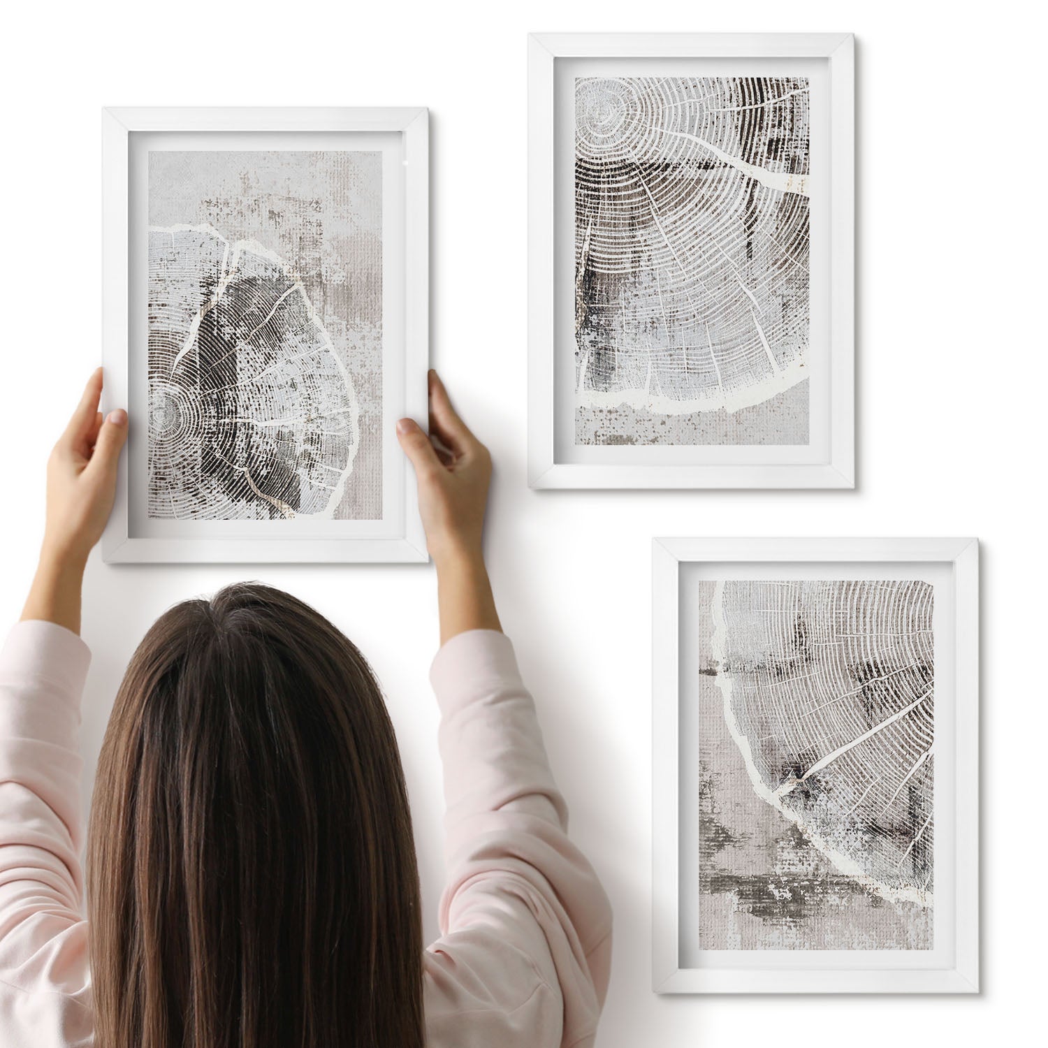 Galeria ścienna 3-częściowy komplet obrazów w białych ramach - Wzory słojów drewna w odcieniach szarości i bieli - ArtPrintCave