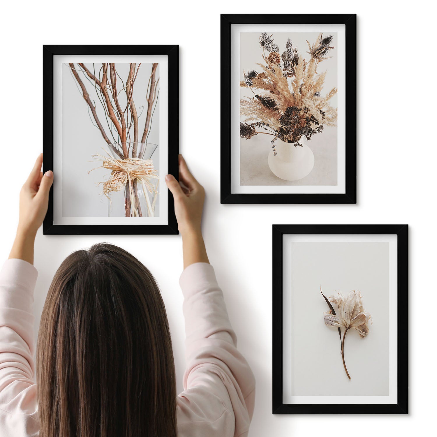 Galeria ścienna 3-częściowy komplet obrazów w czarnych ramach - Kwiaty i gałęzie w minimalistycznym stylu natury - ArtPrintCave