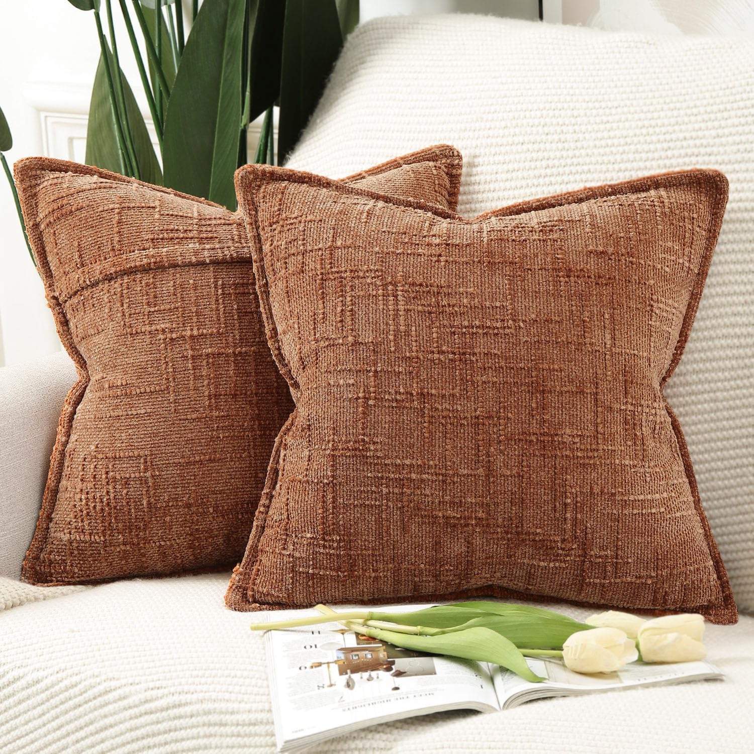 Zestaw 2 dekoracyjnych poszewek na poduszki z szenili, 45 x 45 cm, na sofę, fotel, styl boho, dekoracyjna poduszka na łóżko, brązowy.