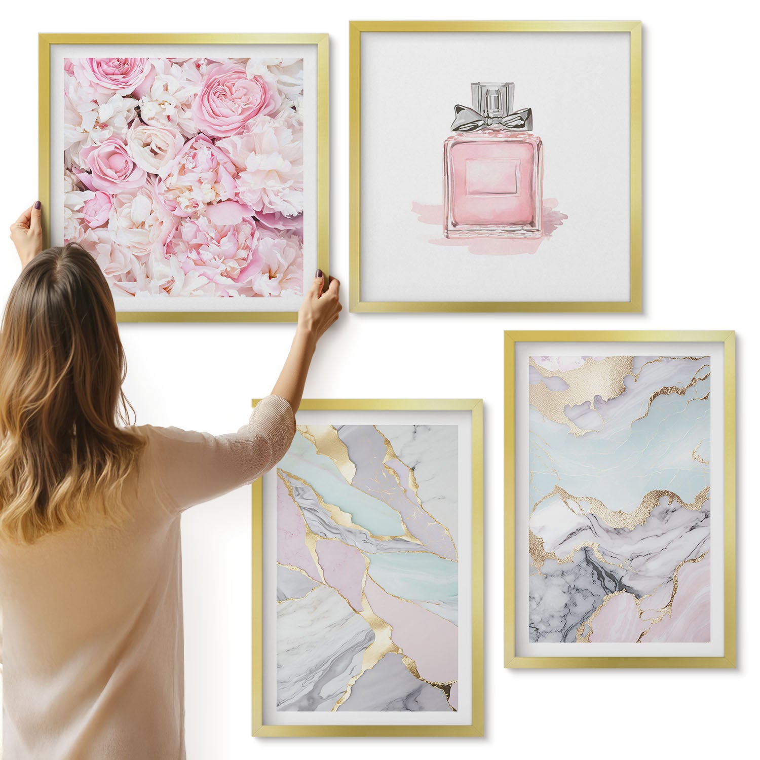 Galeria ścienna 4-częściowy komplet obrazów w złotych ramach - Różowe kwiaty z marmurowymi i pastelowymi wzorami - ArtPrintCave
