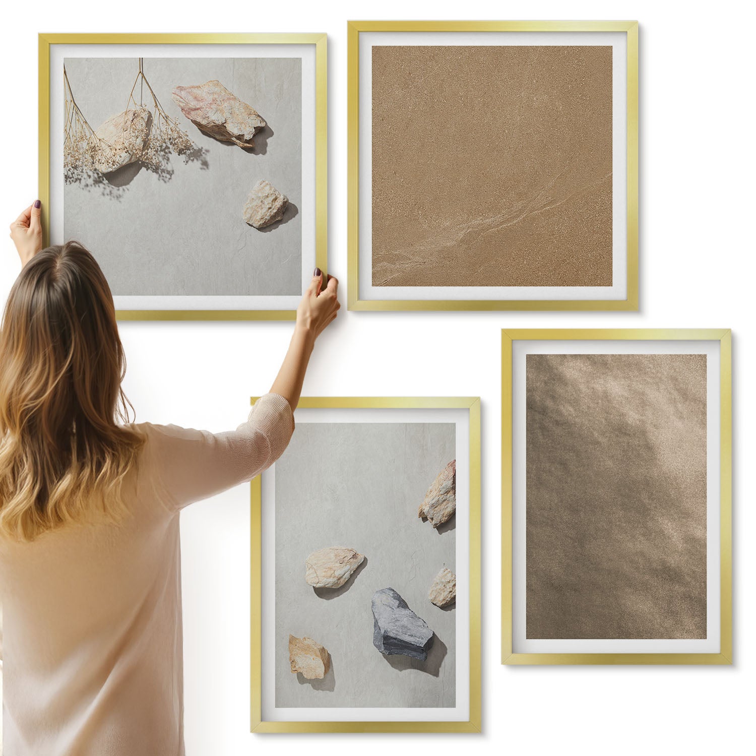 Galeria ścienna 4-częściowy komplet obrazów w złotych ramach - Kamienie na plaży naturalne struktury - ArtPrintCave