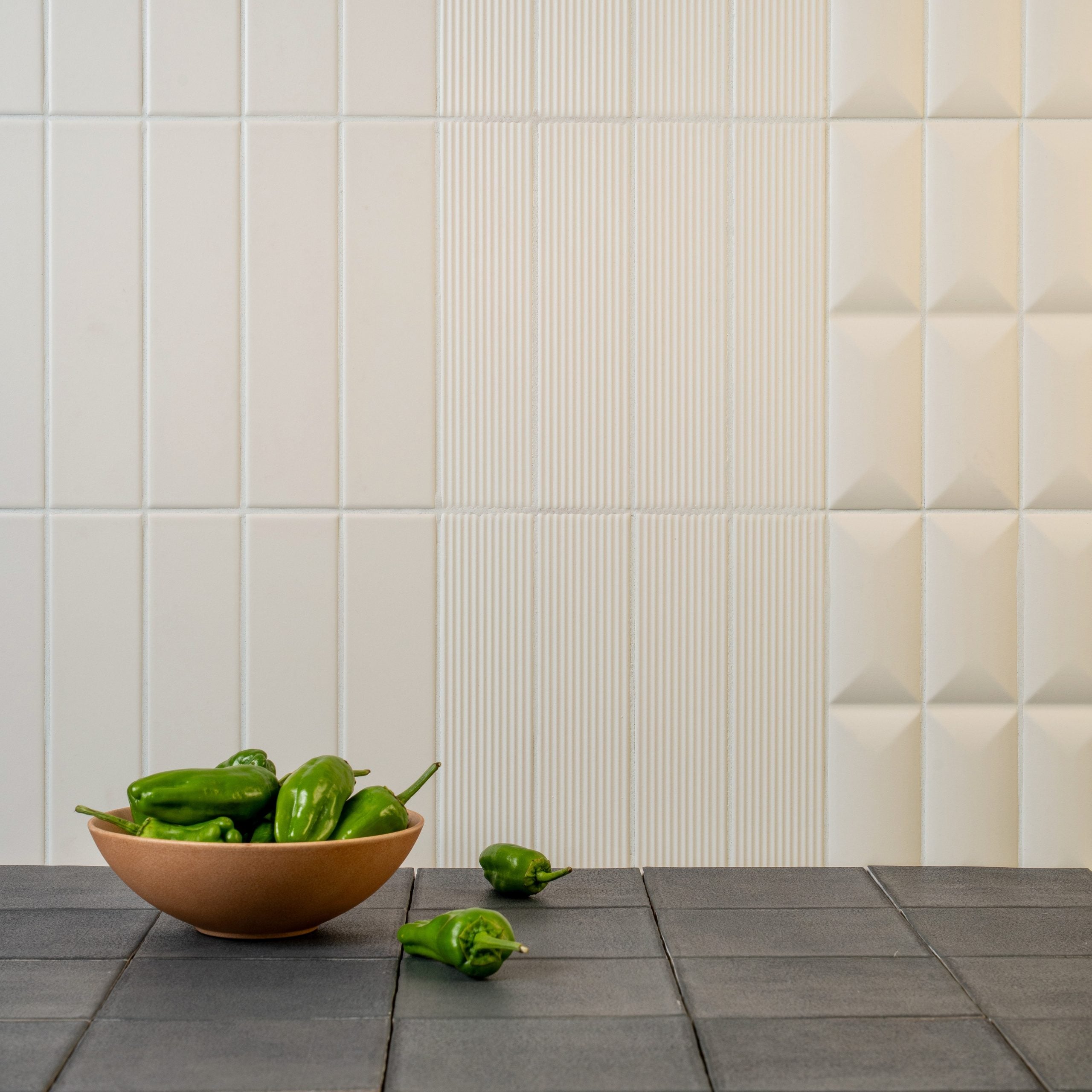 Matowa beżowa płytka z reliefem Glenbrook 5x20 cm Stripes Blank Canvas
