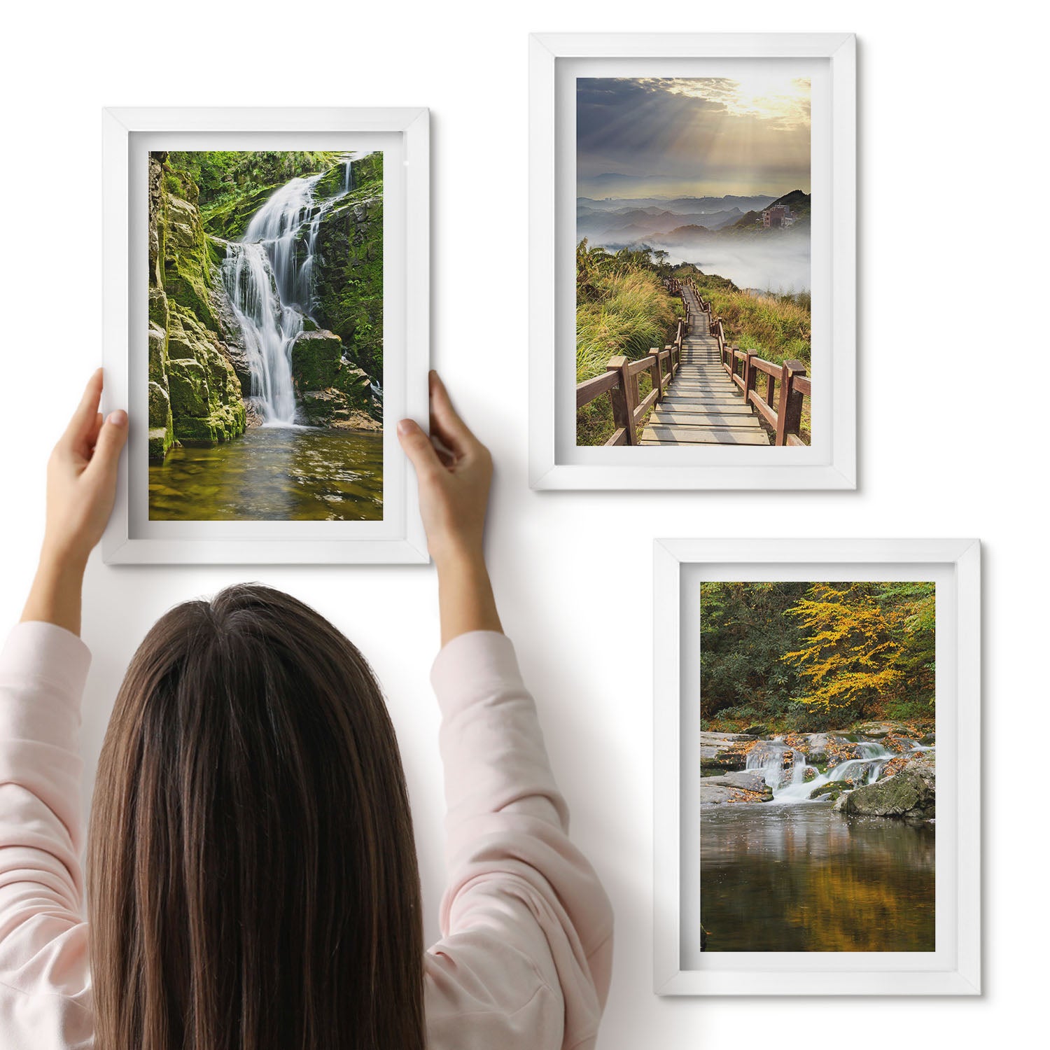 Galeria ścienna 3-częściowy komplet obrazów w białych ramach - Wodospady góry ścieżki w chmurach i jesienne widoki - ArtPrintCave