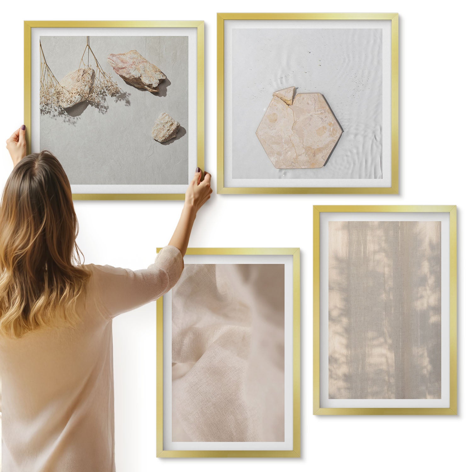 Galeria ścienna 4-częściowy komplet obrazów w złotych ramach - Subtelne tekstury w stylu naturalnym boho - ArtPrintCave