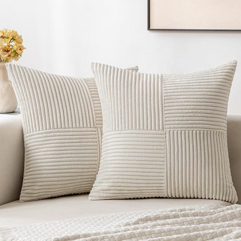 Zestaw 2 dekoracyjnych poszewek na poduszki do salonu i sofy rozkładanej, styl rustykalny i boho (60 x 60 cm) – beżowy