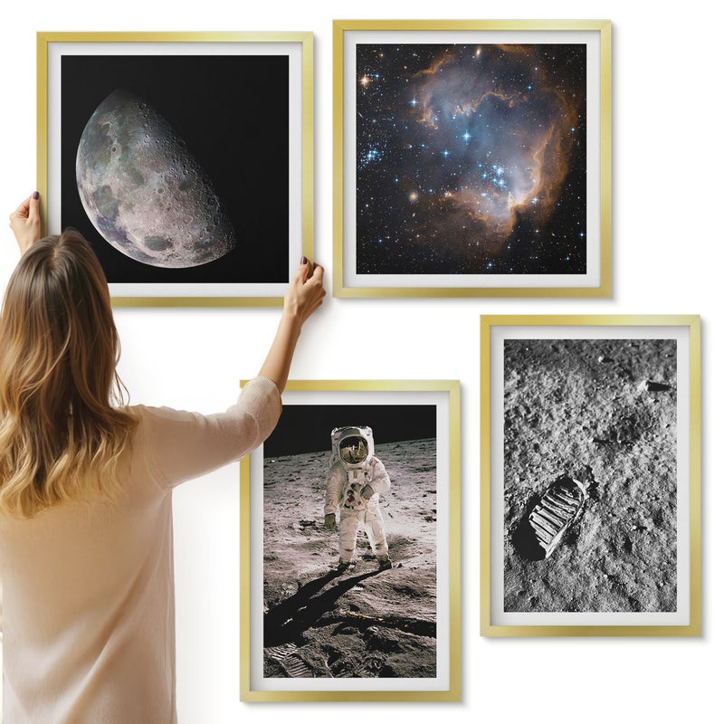 Galeria ścienna 4-częściowy komplet obrazów w złotych ramach - Astronauta na Księżycu ślad stopy zdjęcia - ArtPrintCave