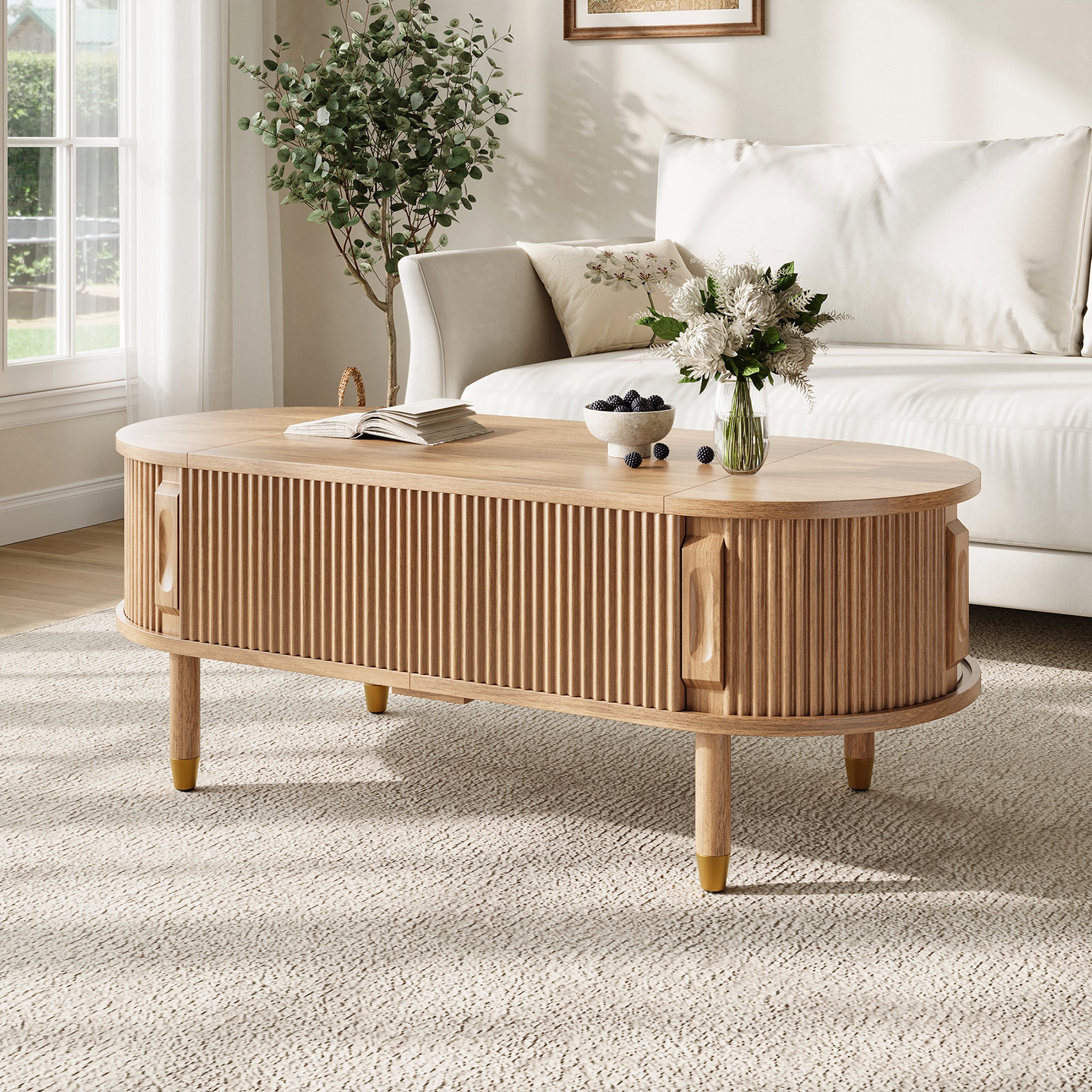Owalny stolik kawowy z podnoszonym blatem i dwojgiem ryflowanych drzwi przesuwnych – MDF i drewno kauczukowe – 110 x 48 x 57 cm – kolor naturalny