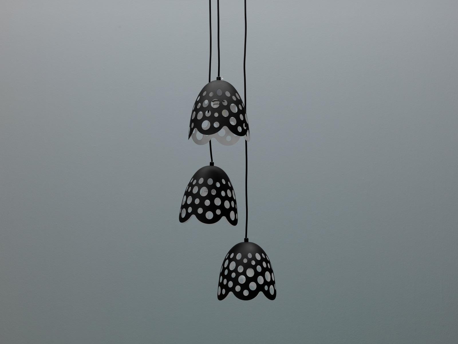 Lampa wisząca Bells, minimalistyczny design, czarny metal, gniazdo E27, maks. 40 W, średnica 19,5 cm, regulowana wysokość – Bells