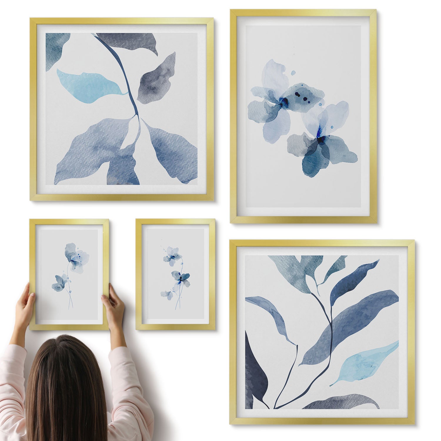 Galeria ścienna 5-częściowy komplet obrazów w złotych ramach - Stylowe akwarelowe kwiaty i liście w odcieniach niebieskich - ArtPrintCave