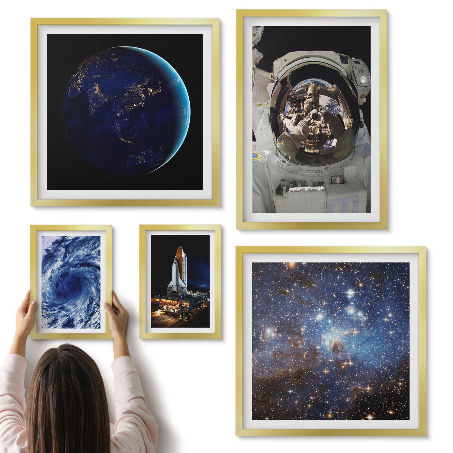 Galeria ścienna 5-częściowy komplet obrazów w złotych ramach - Kosmiczne odkrycia widoki na wszechświat i astronautów - ArtPrintCave