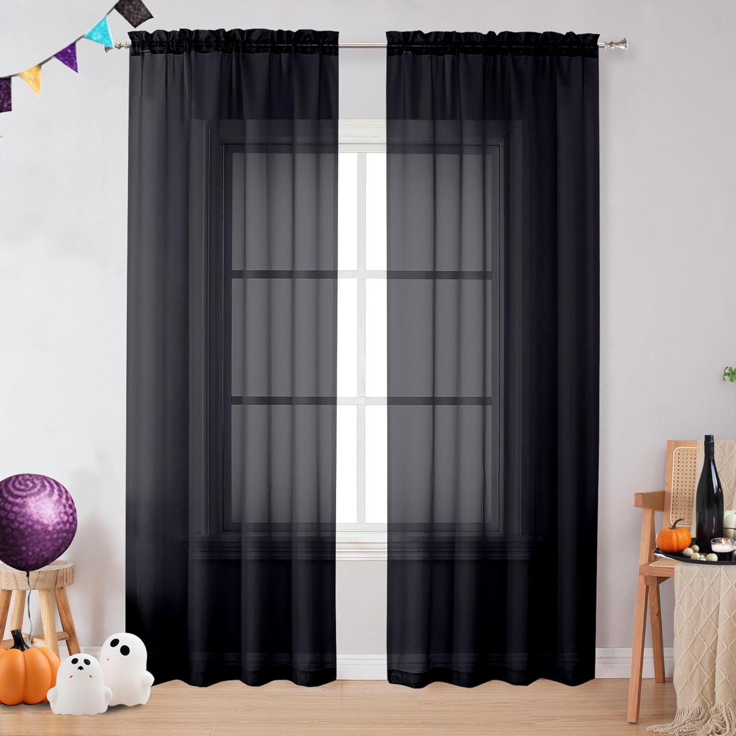 Czarne perforowane zasłony, komplet dwóch sztuk - półciemne - wymiary: 106 x 213 cm - odpowiednie do salonu, sypialni i balkonu.