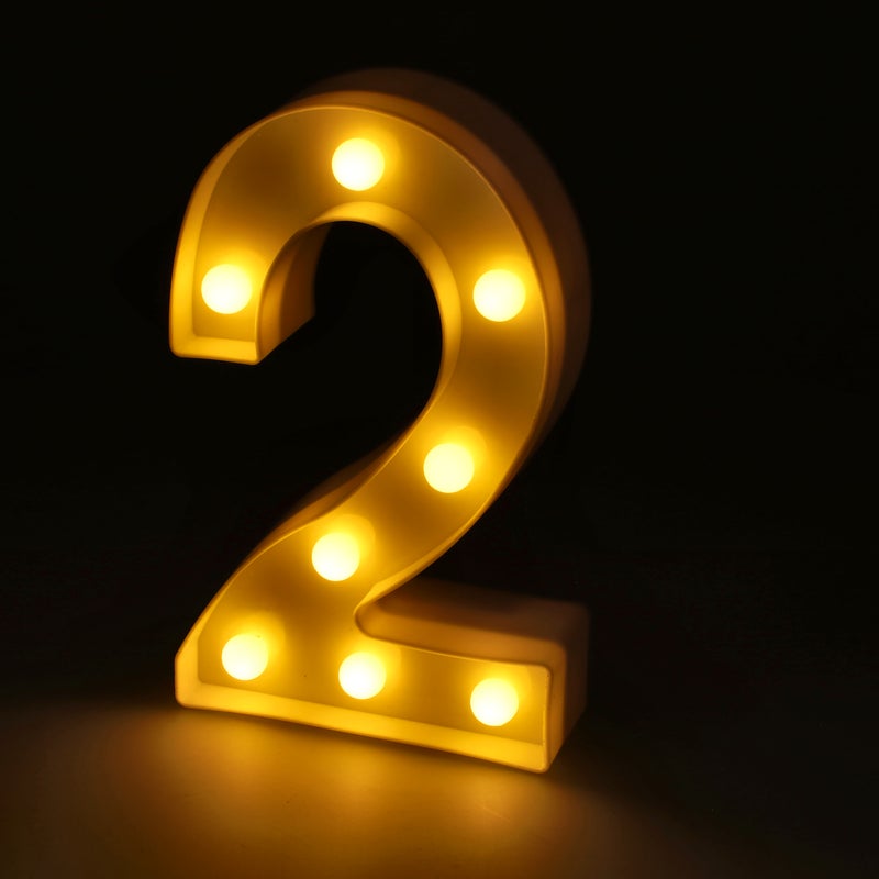 Litera LED "2" podświetlana ciepłym białym światłem, wysokość 22 cm, zasilanie bateryjne 2*AA