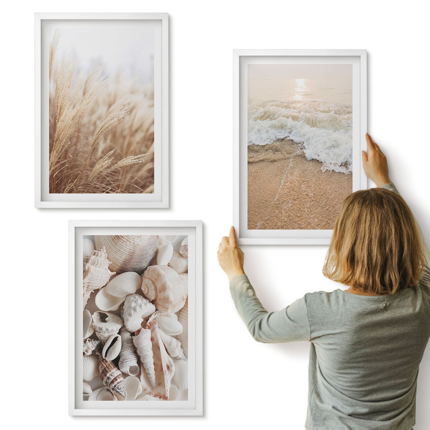 Galeria ścienna 3-częściowy komplet obrazów w białych ramach - Motywy plażowe z muszlami i falami morskimi - ArtPrintCave